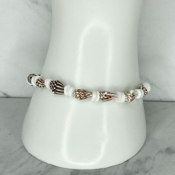 Silver Tone Conch Shell Beaded Bracelet - Picture 1 of 9